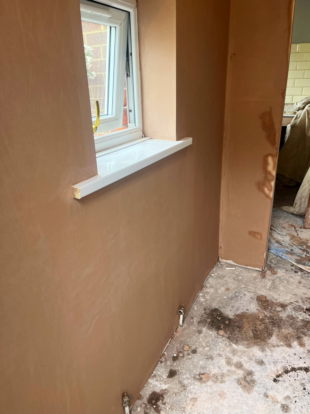 Clean skimmed window reveal
