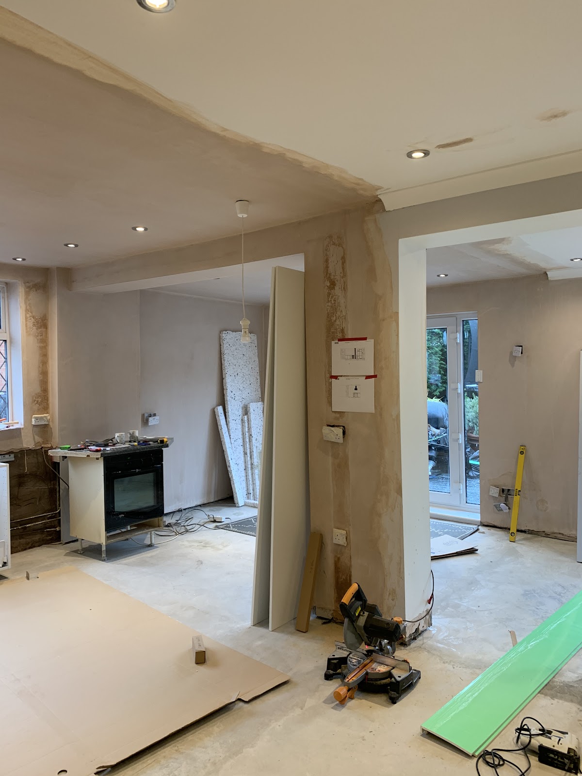 Open-plan renovation, walls and ceiling